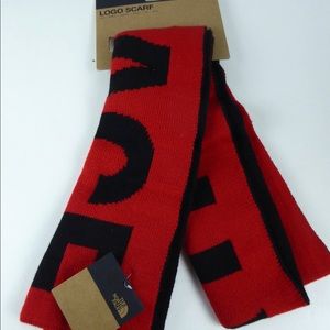 The North Face Reversible Logo Scarf TNF NWT Red
